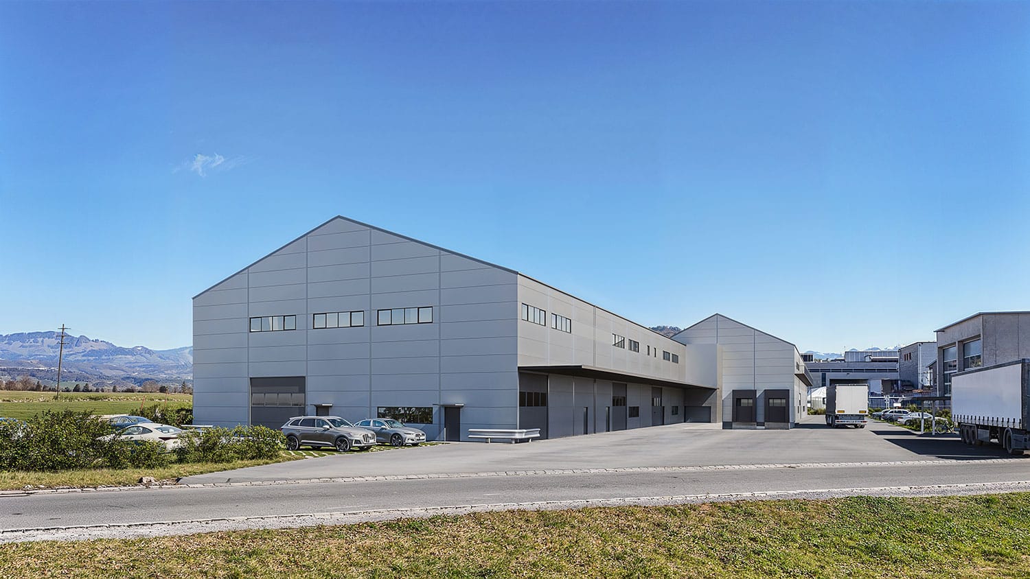 Exterior-Visualisierung in 3D von Strawberry Studio – funktionale Lagerhalle in der Schweiz in fotorealistischer Darstellung